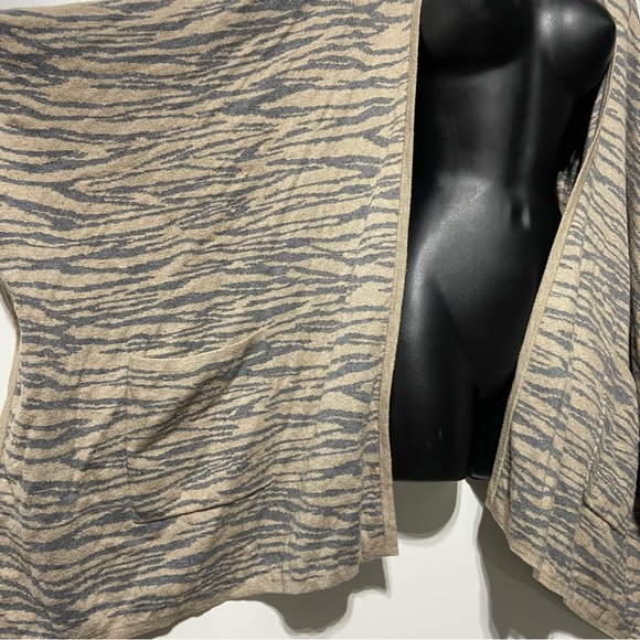 Soft Surrounding Go Lively Zebra Travel Poncho Sweater One Size Wool Cashmere - Picture 4 of 10